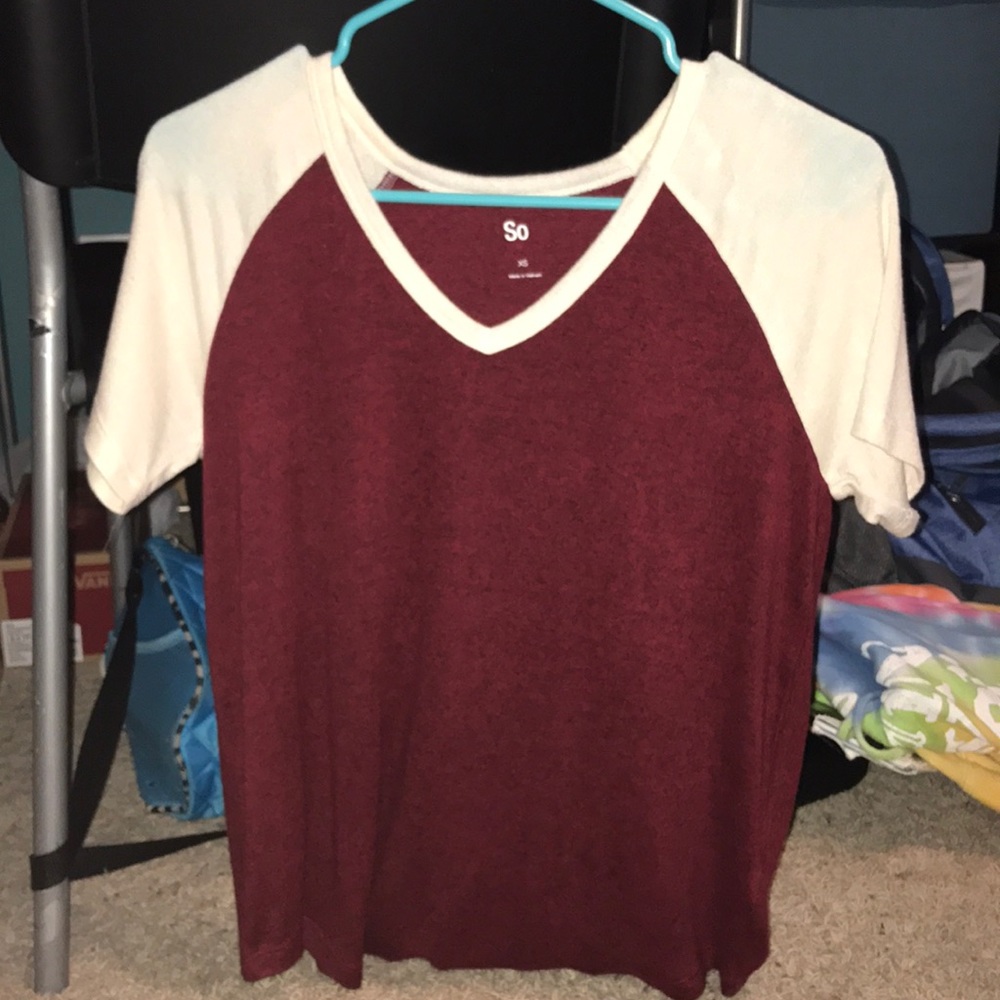 maroon t shirt